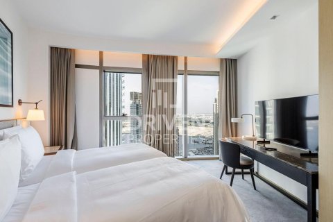 Квартира с 2 спальнями в Address Harbour Point, ОАЭ №193744