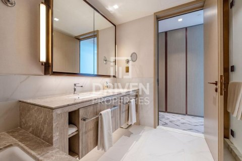 Квартира с 2 спальнями в Address Harbour Point, ОАЭ №193745 18