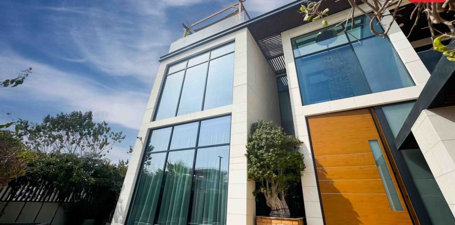 Villa de 5 chambres à Dubai, UAE No. 104571