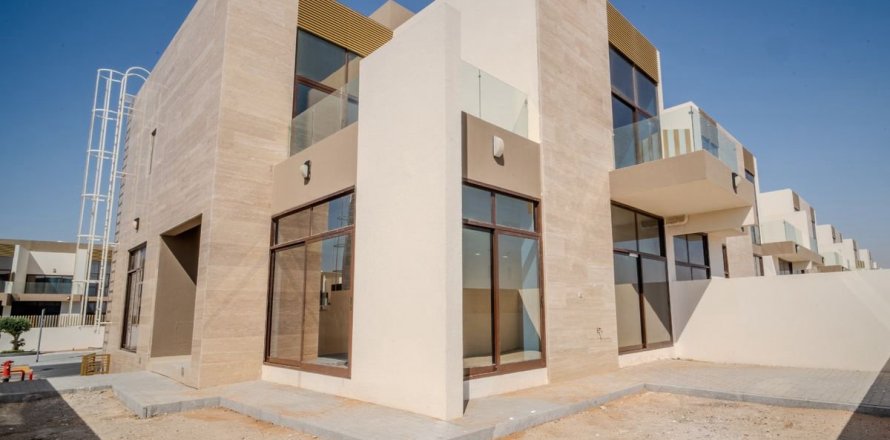 4 bedrooms Townhouse in Dubai, UAE No. 173279