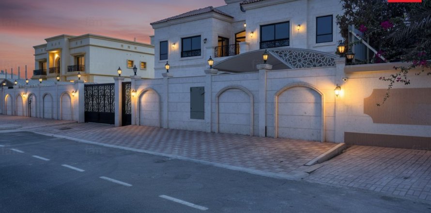 Villa de 6 dormitorios  No. 134805