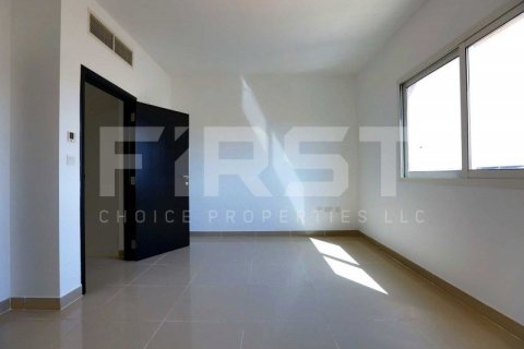3 bedrooms Villa in Abu Dhabi, UAE No. 13409 8