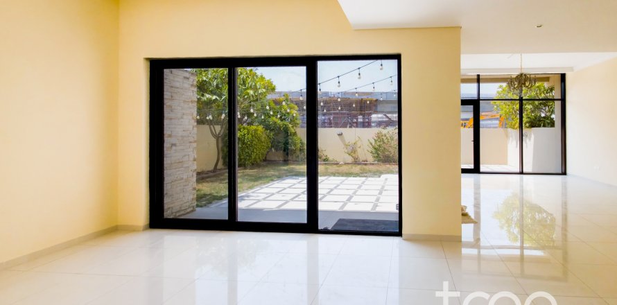 4 bedrooms Townhouse in DAMAC Hills (Akoya by DAMAC), UAE No. 199018