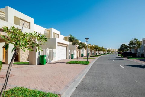 Villa de 3 dormitorios  No. 123808 2