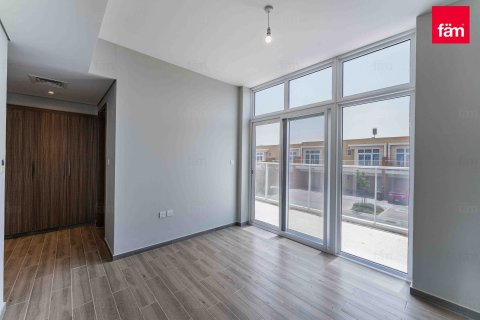 3 bedrooms Townhouse in Dubai, UAE No. 105645 13