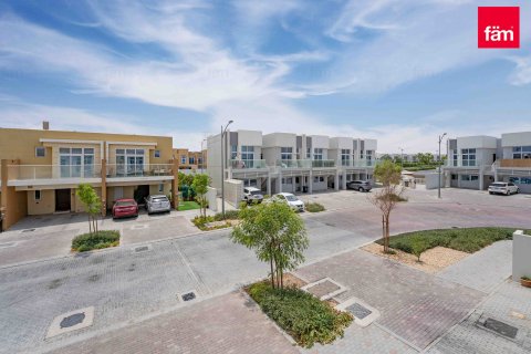 3 bedrooms Townhouse in Dubai, UAE No. 105645 1