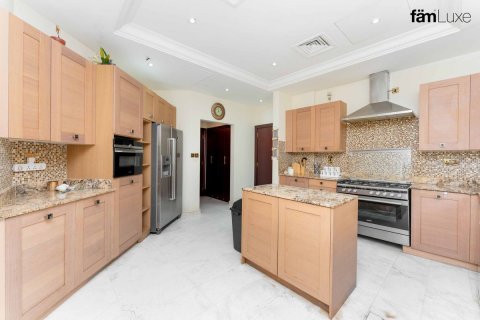 6 bedrooms Villa in Palm Jumeirah, UAE No. 143378 4