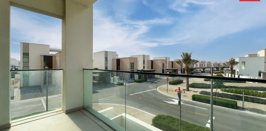 4 bedrooms Villa in Dubai, UAE No. 143372