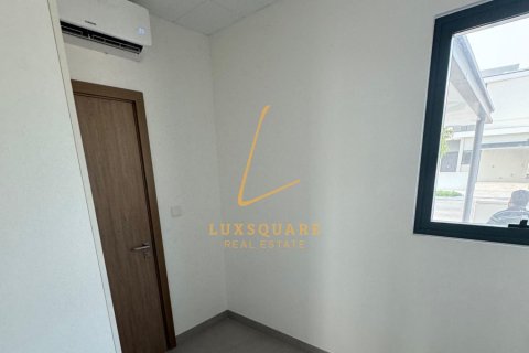 Villa de 4 dormitorios en Murooj Al Furjan, UAE No. 150630 13