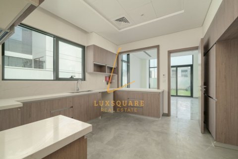 Villa de 4 dormitorios en Murooj Al Furjan, UAE No. 150630 4