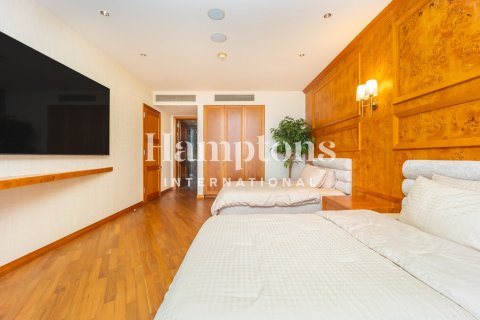 2 bedrooms Apartment in Burj Khalifa, UAE No. 165126 19