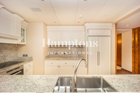 2 bedrooms Apartment in Burj Khalifa, UAE No. 165126 11