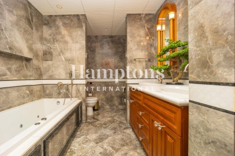2 bedrooms Apartment in Burj Khalifa, UAE No. 165126 13