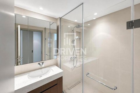 Квартира с 2 спальнями в EMAAR Beachfront, ОАЭ №209283 9