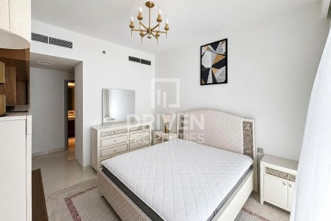 Квартира с 2 спальнями в EMAAR Beachfront, ОАЭ №209283 3