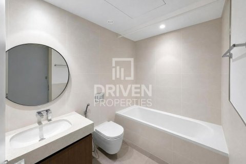 Квартира с 2 спальнями в EMAAR Beachfront, ОАЭ №209283 10