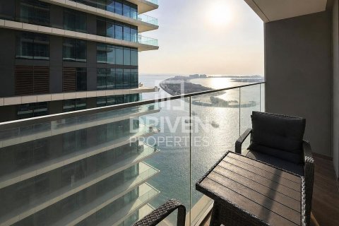 Квартира с 2 спальнями в EMAAR Beachfront, ОАЭ №209283 11