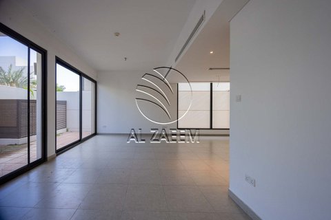 5 bedrooms Villa in Abu Dhabi, UAE No. 167984 4