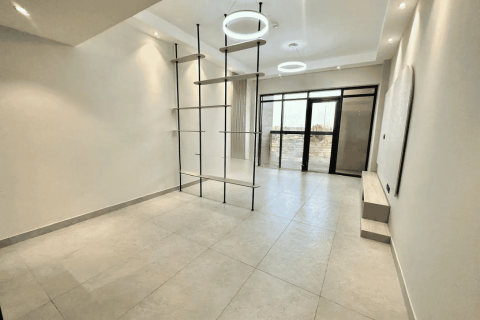 Квартира с 2 спальнями в Jumeirah Village Triangle, ОАЭ №160142 3