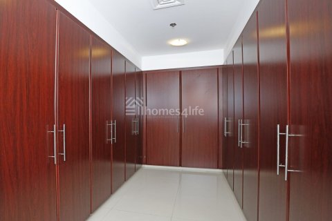 Appartement de 3 chambres à Emirates Crown, UAE No. 140060 8