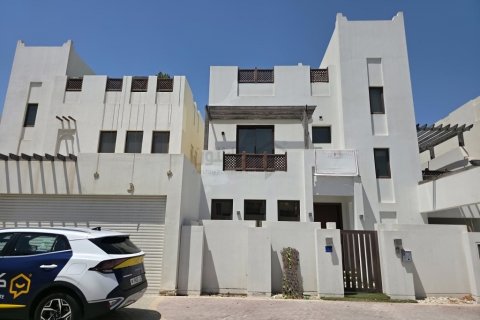 Villa de 4 chambres à Diyar Al Muharraq, Bahrain No. 109415 2