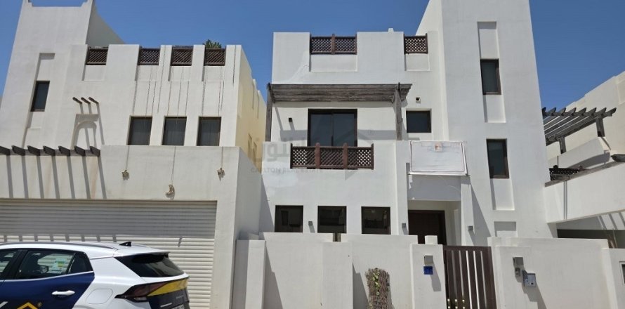 Villa de 4 chambres à Diyar Al Muharraq, Bahrain No. 109415