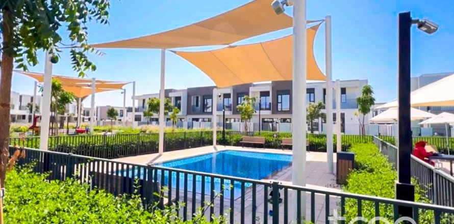 Townhouse de 3 dormitorios en Dubai South (Dubai World Central), UAE No. 174234