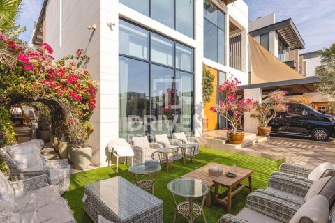 Villa de 5 dormitorios en La Mer, UAE No. 138111 24