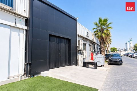 182m² Warehouse in Al Quoz, UAE No. 208303 3