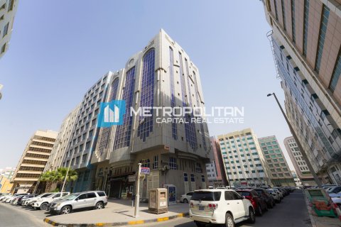 325.2مربع، عقار تجاري في Mohamed Bin Zayed City, الإمارات العربية المتحدة رقم 88192 1