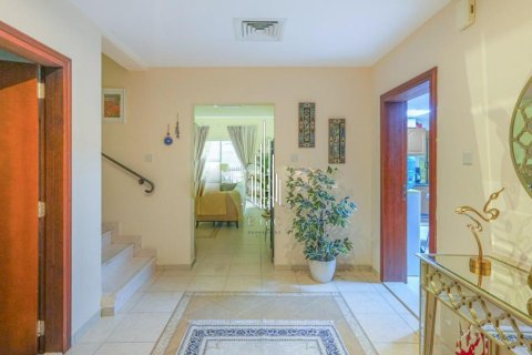 Villa de 4 chambres à Abu Dhabi, UAE No. 28018 9