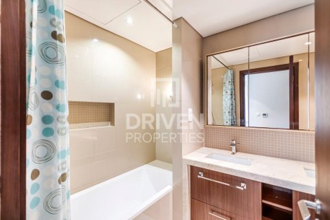 Apartment de 2 dormitorios en Boulevard Point, UAE No. 202779 12