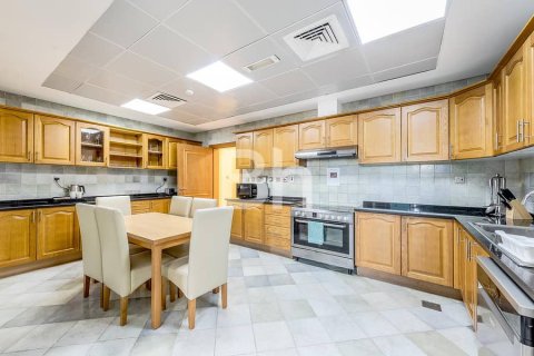 Villa de 5 chambres à Jumeirah, UAE No. 63617 8