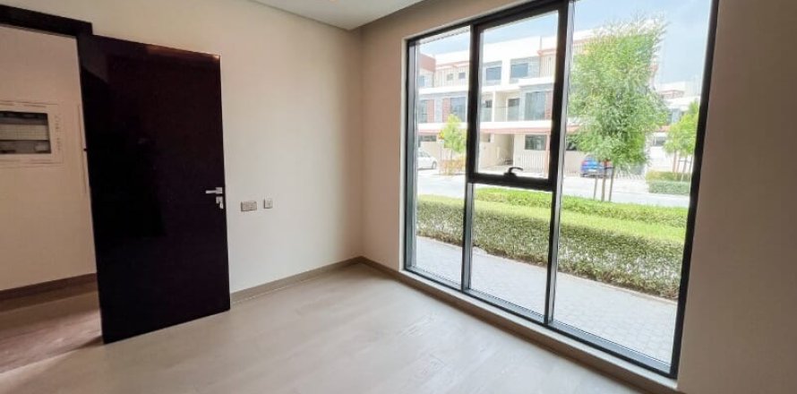 6 bedrooms Townhouse in DAMAC Hills (Akoya by DAMAC), UAE No. 163062