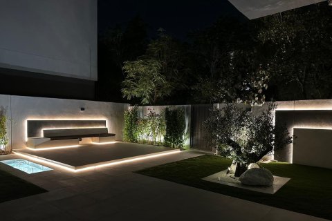4 bedrooms Villa in Tilal City, UAE No. 199761 8