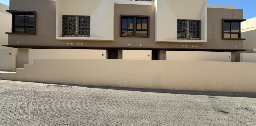 3 bedrooms Villa in Muscat, Oman No. 106725