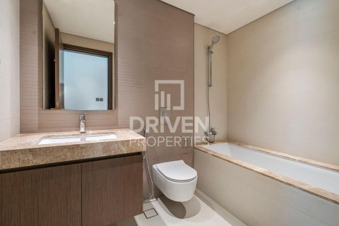 Квартира с 2 спальнями в EMAAR Beachfront, ОАЭ №192630 9