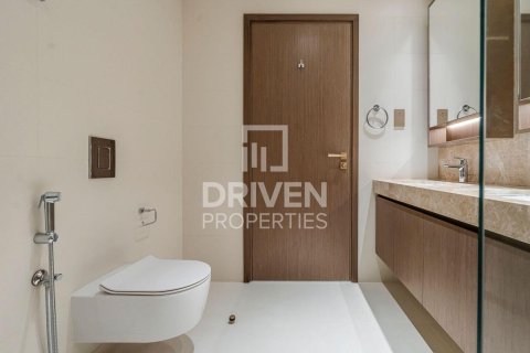 Квартира с 2 спальнями в EMAAR Beachfront, ОАЭ №192630 10