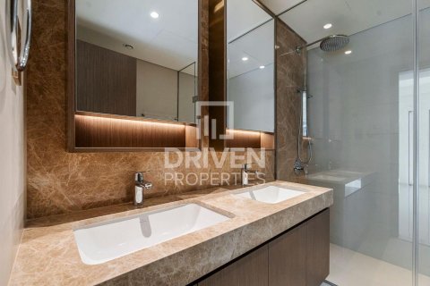 Квартира с 2 спальнями в EMAAR Beachfront, ОАЭ №192630 12