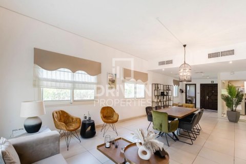 Villa de 4 dormitorios en Jumeirah Village Circle, UAE No. 84601 5