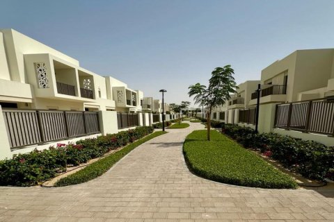 3 bedrooms Apartment in Town Square, UAE No. 147471 6