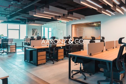 368m² Office in Jumeirah Lake Towers, UAE No. 132740 18