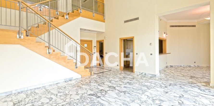 Penthouse de 4 dormitorios en Shoreline Apartments, UAE No. 163555