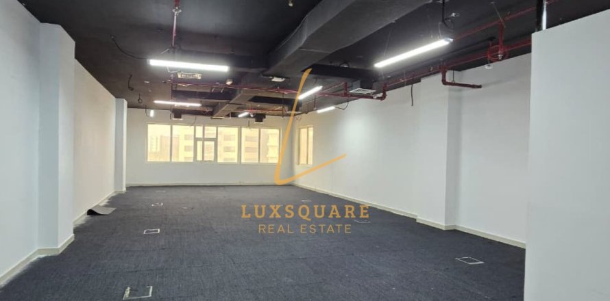 123m² Office in Dubai Investment Park, UAE No. 198878
