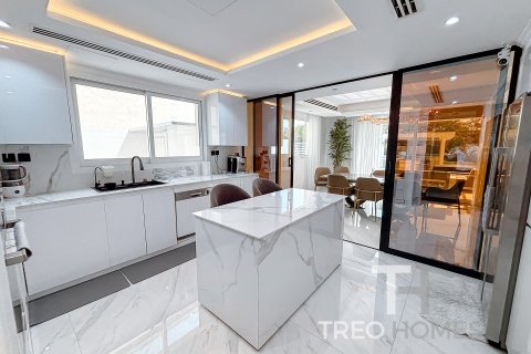 3 bedrooms Villa in Regional, UAE No. 76401 11