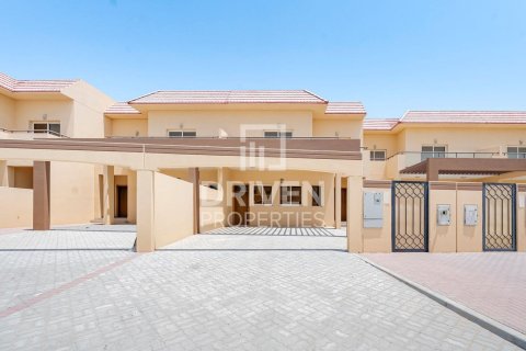 4 bedrooms Villa in Dubai Land, UAE No. 190701
