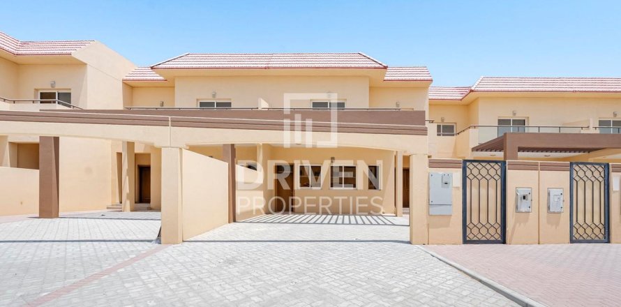 4 bedrooms Villa in Dubai Land, UAE No. 190701