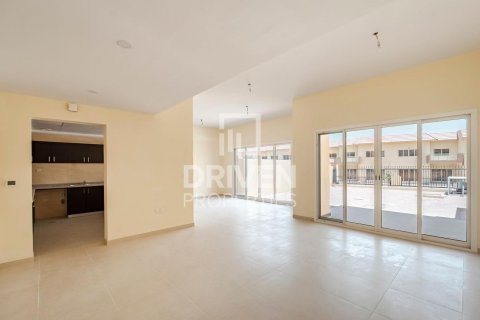 4 bedrooms Villa in Dubai Land, UAE No. 190701 5