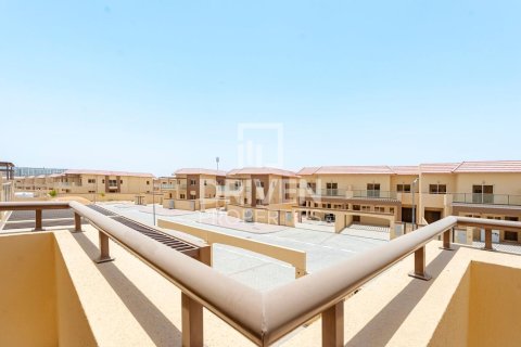 4 bedrooms Villa in Dubai Land, UAE No. 190701 3