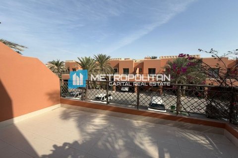 4 bedrooms Villa in Abu Dhabi, UAE No. 134365 4